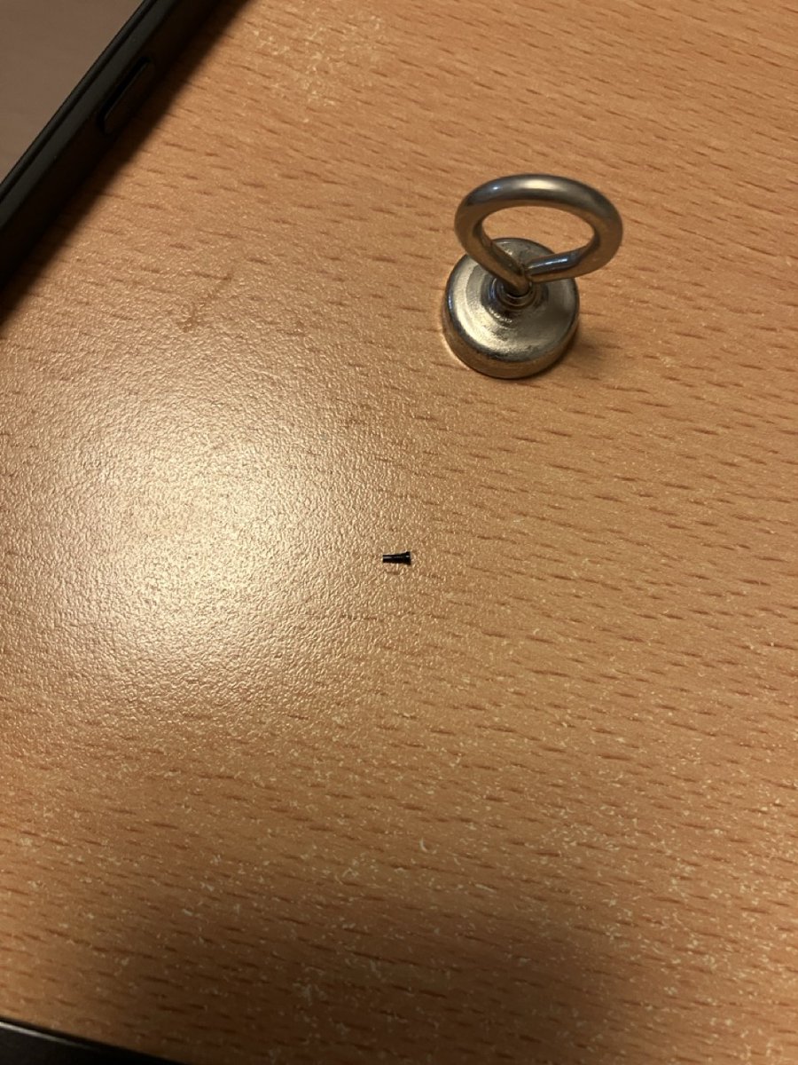 from20120311's tweet photo. 磁石持って布団の上ローラー作戦したら見つかった
めでたしめでたし https://t.co/C3RflSngF2