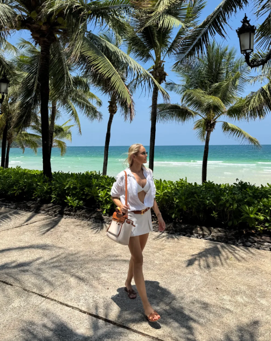 eblanshaa's tweet photo. Summer 🤍
#travel #vietnam #phuquoc #white #ootd #fashion #holydays https://t.co/gYNaLBXZMQ