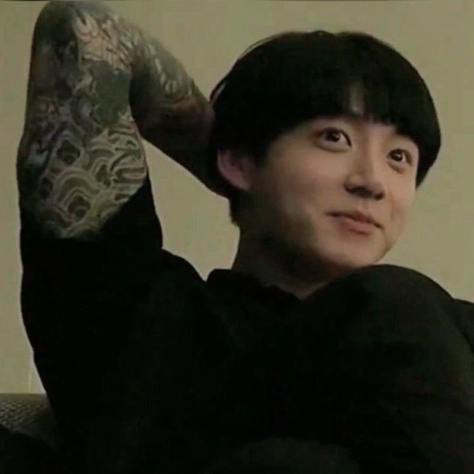 jeonjkdoll's tweet photo. im gonna cry THAT TATTOO DIDN'T DO A DAMN THING https://t.co/rRVCGUTuHQ