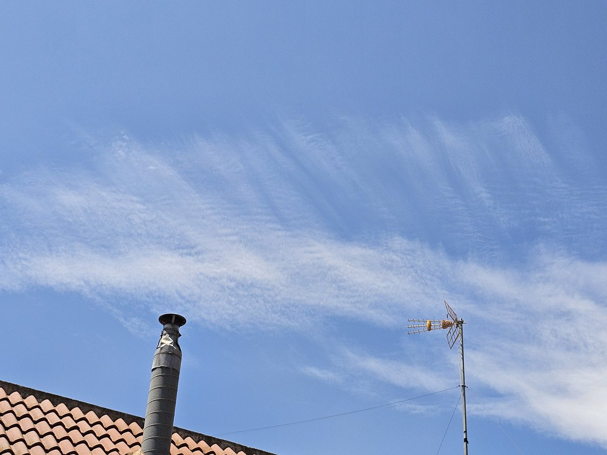 SpanglishBloke's tweet photo. Thanks for the microwaved #Geoengineering #Metalliclouds you globalist bootlicking psychotic bastards! https://t.co/VSXW97WPek