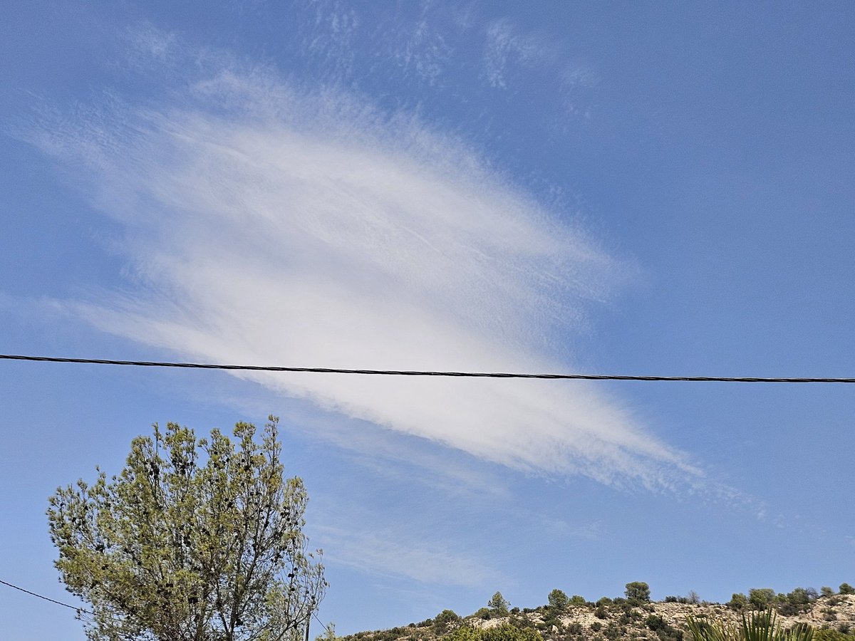 SpanglishBloke's tweet photo. Thanks for the microwaved #Geoengineering #Metalliclouds you globalist bootlicking psychotic bastards! https://t.co/VSXW97WPek
