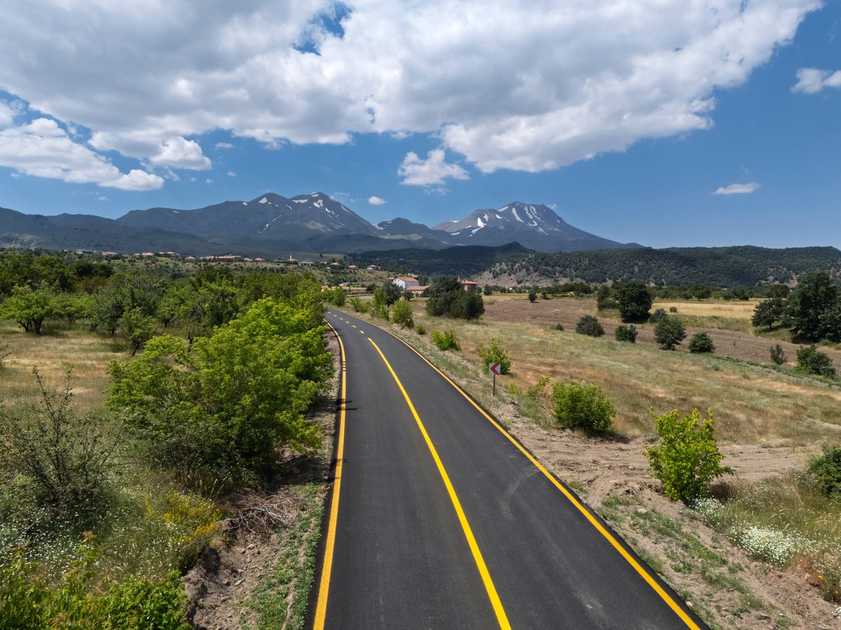 aksarayhabertv's tweet photo. Aksaray İl Özel İdaresi 14,6 Km Asfalt Yol Yaptı #aksaraytv #aksaray #aksarayhaber https://t.co/h2dXqZsWdL
