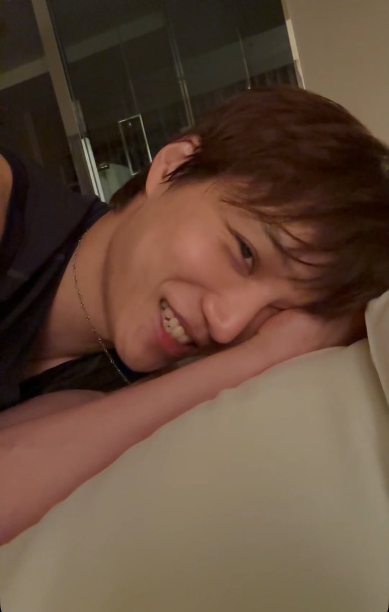 nothingonini's tweet photo. MY HEART EXPLODED 😭😭😭😭😭😭😭😭😭😭😭😭😭😭😭😭😭😭😭😭😭 https://t.co/smVaUEYNey