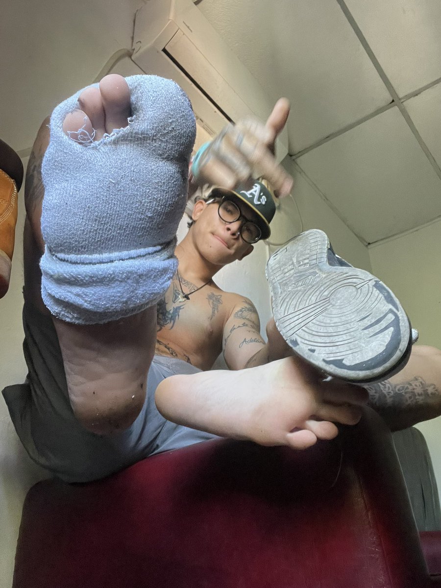 FindomJhoad's tweet photo. I will completely weaken good morning world findom come to my time to be good guys😈💬

#findom #feet #cashmaster #humiliation #paypig https://t.co/jeobUg1WEf