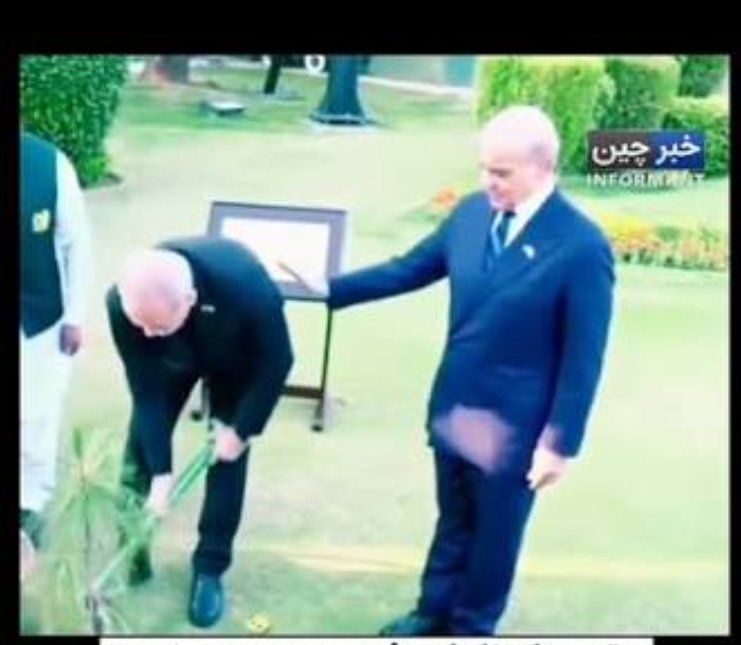 Hamid4or's tweet photo. رئیس‌جمهور قرار نیست بیل به دست بگیرد و همه کارها را شخصاً انجام دهد؛ وظیفه او داشتن فهم سیاسی، شناخت منافع ملی، انتخاب مدیران شایسته، تشخیص تصمیم درست و تبدیل کارشناسی به اجراست. https://t.co/RPmYbMXZxo
