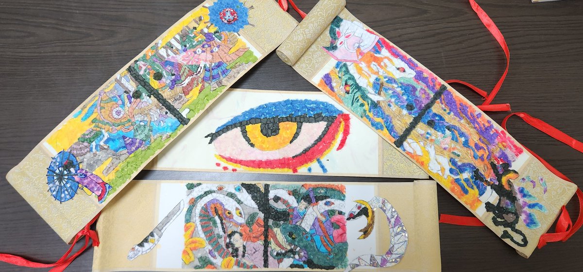 kmnanamu's tweet photo. 1～3章までの扉絵を、巻物と和紙を使ったちぎり絵で再現しました！
オープニングの襖絵の開閉をイメージしながら作りました。
巻物としてコンパクトにもなります。
平面か立体か悩んだのですが、工作の範囲かな？と思い、こちらに投稿させていただきます。
#モノノ怪_FA
#モノノ怪芸術祭2_立体作品部門 https://t.co/k7zuL2aHLf