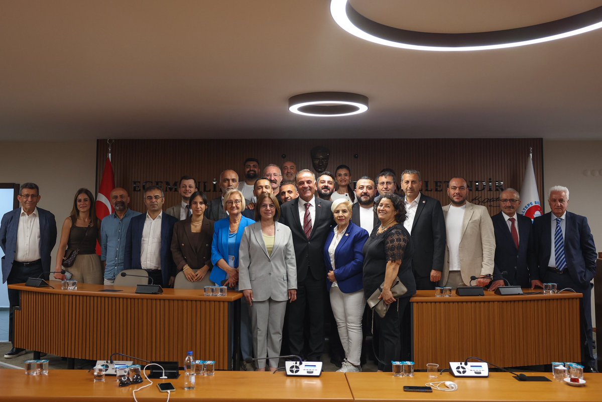 koymenesin's tweet photo. İstanbul Büyükşehir Belediye Başkan Vekilimiz Nuri Aslan ve meclis üyelerimizle belediyemizde bir araya geldik.

Cumhurbaşkanı adayımız Ekrem İmamoğlu’nun ortaya koyduğu halkçı, sosyal ve adil yerel yönetim anlayışını aynı kararlılıkla büyütmeye devam ediyoruz.

Dayanışmayla, ortak akılla ve omuz omuza çalışarak İstanbul’a ve Maltepe’mize değer katacak hizmetleri üretmeye devam edeceğiz.