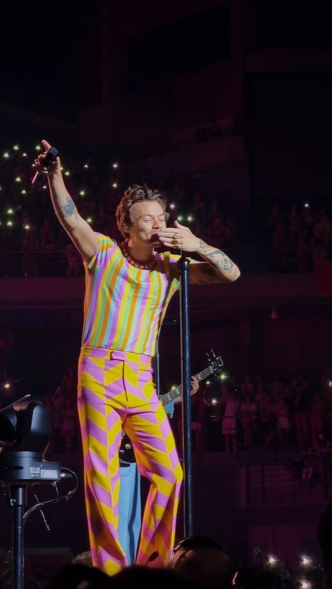 tpwkorfckit's tweet photo. i loved this little cute barbie outfit of hers and yall dont get her whimsy https://t.co/r4fc3QsC2C