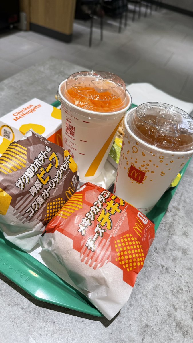 leiabout's tweet photo. マック。ざくぎりポテトビーフ、メキシカンタコスチキン、マックフライポテトL、チキンナゲット5PのセットとマックフライポテトS、マックチキンナゲット5Pのセット。ドリンクは野菜生活と爽健美茶。 https://t.co/9hPuL34NGM