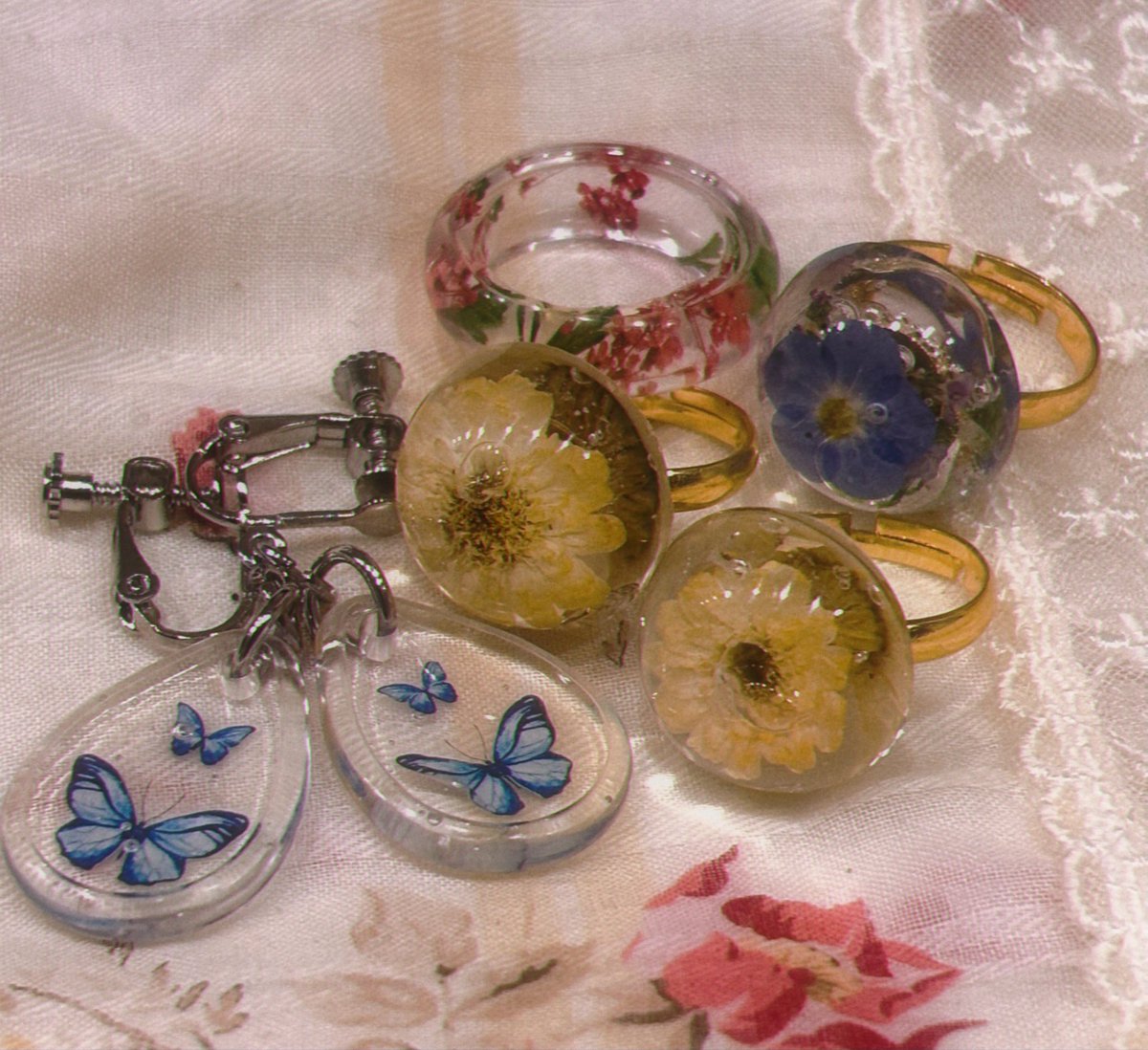 レジンアクセサリー完成💎 蝶のイヤリング🦋 お花を入れた水中花リング