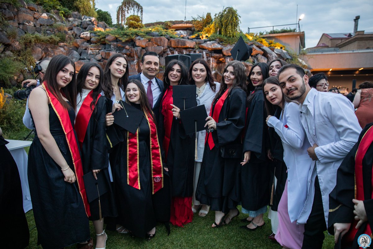 YSMUofficial's tweet photo. 🎓The end of the 2025-2026 academic year at YSMU was marked by the ceremony of taking the professional oath by the graduates and the solemn meeting of the Scientific Council.
📚900 graduates leave YSMU: 206 of them are international specialists. 
📌https://t.co/B0WXa1LOQD https://t.co/fDrEFxS6VI