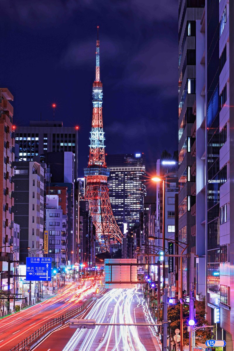 chikumo3's tweet photo. 東京タワー 夏バージョンライティング
冬の暖かなオレンジ色から白色を基調とした夏限定の涼しげなイメージに衣替えです!
#ファインダー越しの私の世界 #写真で伝えたい私の世界 #東京タワー夜景 #EOSR5mk2 #rf70200L #東京 https://t.co/HEyJH9QAVd