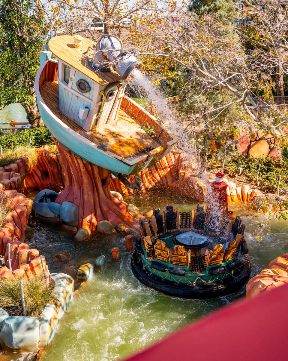 UniversalORL's tweet photo. Believe us, if a sign says "You may get wet," we really mean it. https://t.co/FrzWMUdt4c