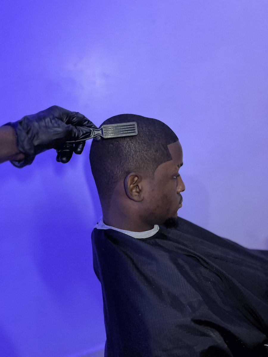 YoungKhalifaah's tweet photo. Come get the treatment.
Nasboi #calabar
#barber https://t.co/ia1vuWW65A