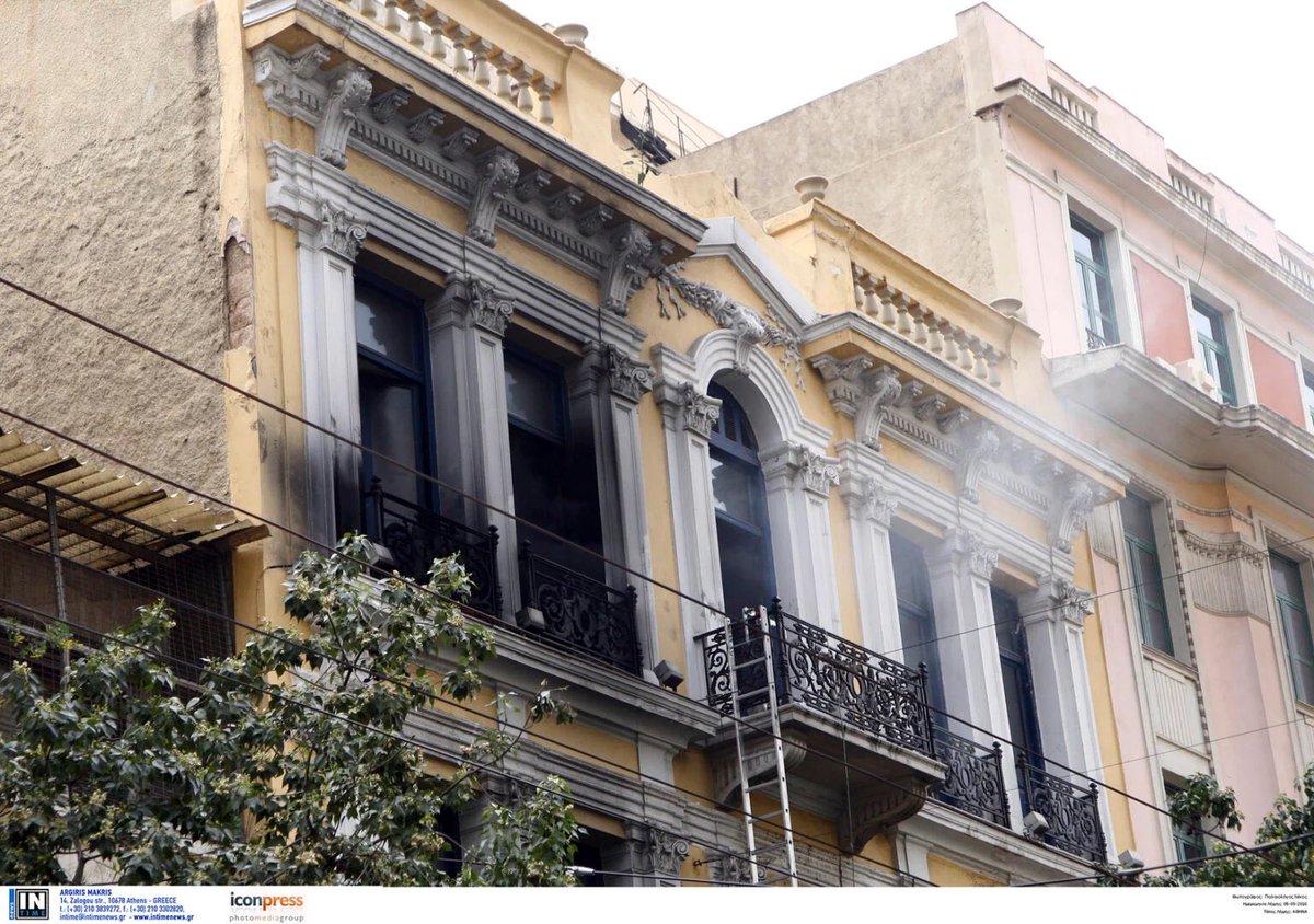 aggeloschoriano's tweet photo. Η επαναστάτρια από τα Lidl που κατηγορείται ότι έκαψε ζωντανή την έγκυο και το αγέννητο μωρό της μετακόμισε στην Αγγλία και έκανε οικογένεια. Δεν πήρε τα βουνά στην Κούβα. Δεν εντάχθηκε σε ομάδα ανταρτών της Κολομβίας. Πήγε στο άντρο του καπιταλισμού, γράφτηκε σαν καλό κορίτσι στο εθνικό σύστημα υγείας, έβγαλε national insurance number και βρήκε ένα σωστό παιδί από καλή φαμίλια διότι η οικονομική ασφάλεια, η μητρότητα και η οικογένεια συνιστούν τελικά τις εργοστασιακές ρυθμίσεις για την πλειοψηφία των συνανθρώπων μας.

- Βασίλης Καππης
