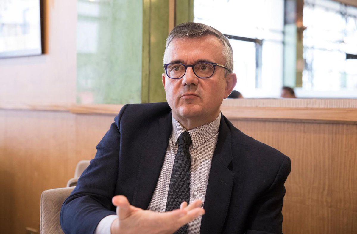 FocusMedia_Fr's tweet photo. 🇫🇷🏛️👮‍♀️ FLASH — L’ancien secrétaire d’État Yves Jégo a été mis en examen pour trafic d’influence passif.

L’ex-ministre de Nicolas Sarkozy et ex-président de l’UDI, âgé de 65 ans, est soupçonné d’avoir profité de son carnet d’adresses pour intervenir en faveur de l’entreprise lyonnaise CJ Trade et faciliter l’obtention de marchés publics de masques réutilisables pendant la crise du Covid-19. 

Mis en examen le 17 décembre 2024, il a été placé sous contrôle judiciaire avec une caution de 300 000 euros. 

L’information judiciaire est menée par le parquet de Paris.​​​​​​​​​​​​​​​​​​​​​​​​​​​​​​​​​​​​​​​​​​​​​​​​​​

🗞️ https://t.co/Hn9EuNsMSL