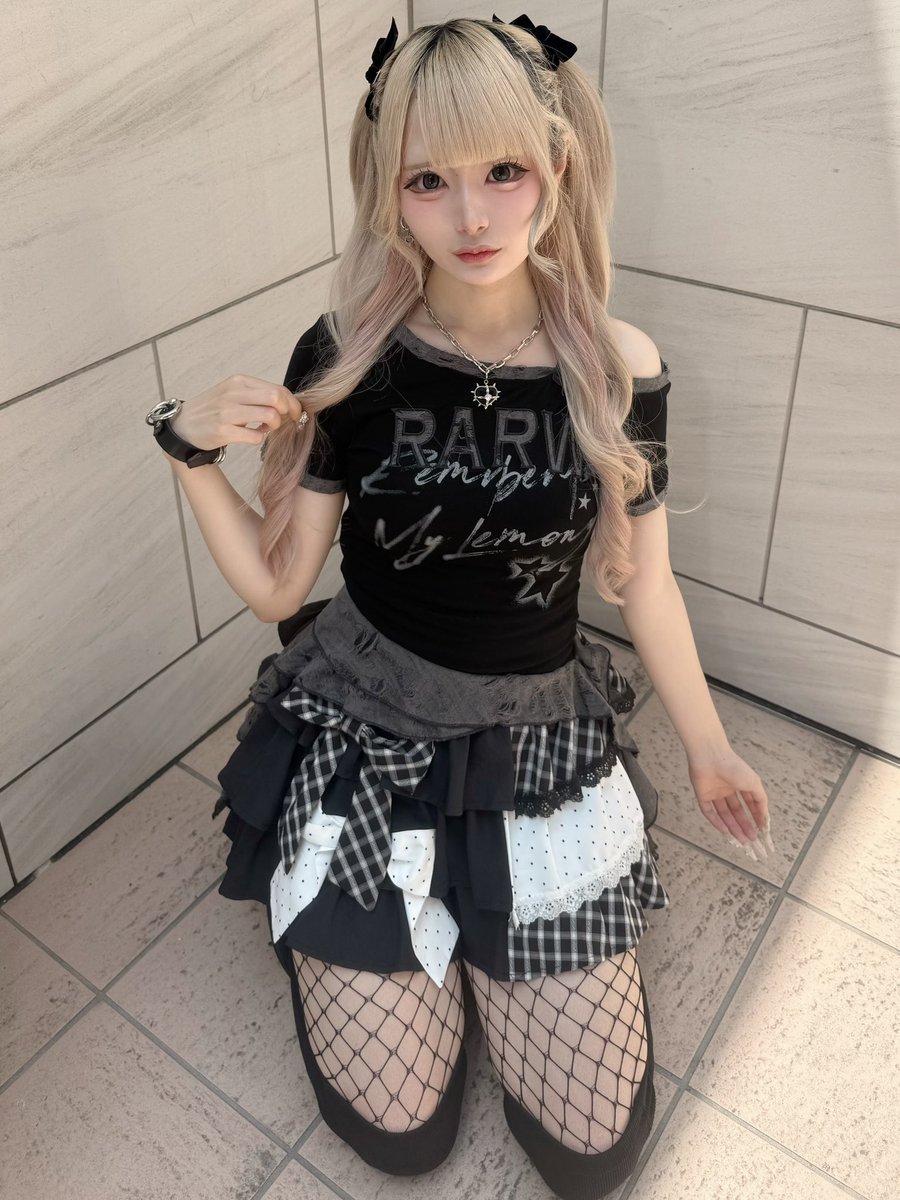 QOOZA_saku's tweet photo. こーゆう系統も着る💫 https://t.co/IiFN2SiemX