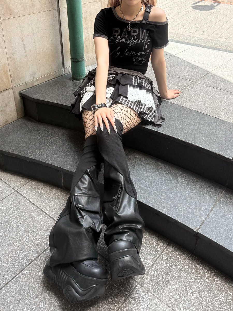 QOOZA_saku's tweet photo. こーゆう系統も着る💫 https://t.co/IiFN2SiemX
