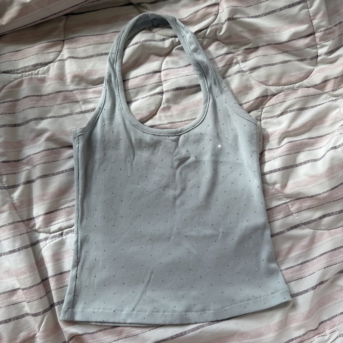 usedbyarin's tweet photo. ส่งต่อ Duex Studio รุ่น kathy halter top 🐰 เสื้อคล้องคอผ้าร่องปักเพชร

🧺สีฟ้า / size M : อก35-40“ 

🎀price : 290.- (from 490฿)
ในช้อป sold out แล้วนะคะ

#ส่งต่อเสื้อผ้า #ส่งต่อเสื้อผ้ามือ2 #ส่งต่อduex #ส่งต่อstylishshop #vghbkk #เสื้อผ้ามือสอง #ส่งต่อsister #ส่งต่อcintage https://t.co/C2fEefYIak