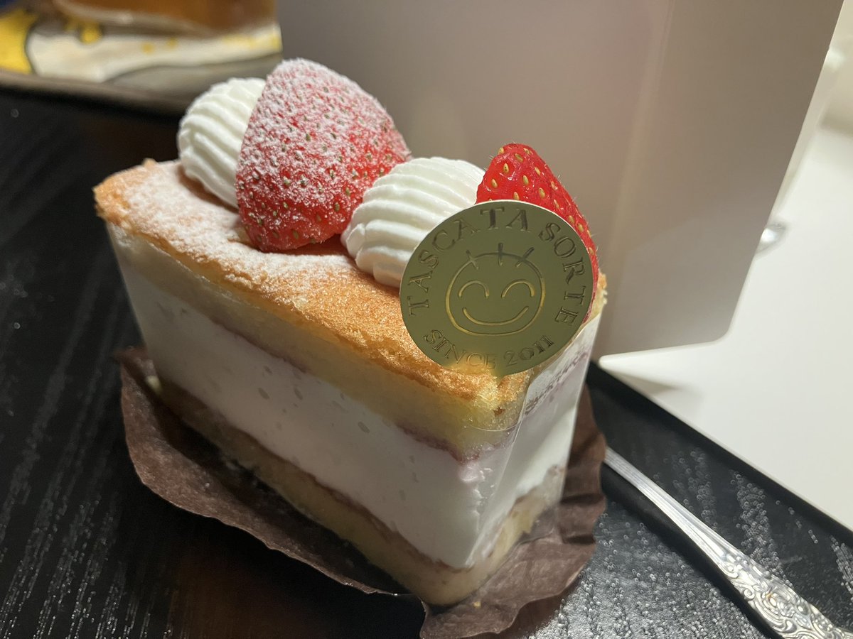 star15x3's tweet photo. 彼氏が誕生日過ぎたけどって
ケーキ買ってきてくれた‼︎
ありがとう😊 https://t.co/EKCJbs6L9F