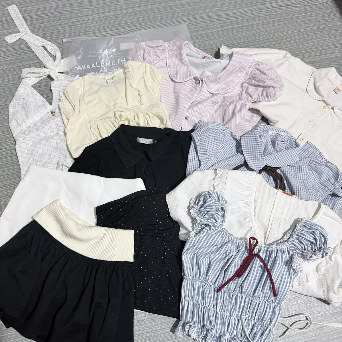 sellbuybornorr_ tweet picture