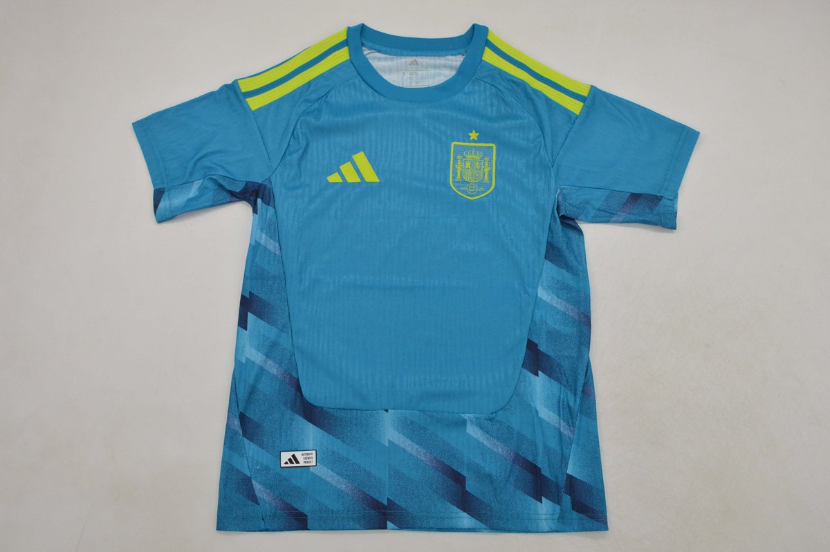 ilenagonzalez16's tweet photo. SORTEO INTERNACIONAL.

Si la @SEFutbol gana esta tarde contra la selección de Bélgica vamos a sortear una camiseta a elegir entre las 4 oficiales. 

Requisitos;
Dar RT al tweet 🔃 
Seguir a @17ct_info y a mi. 

- OPCIONAL: Mencionar a un amigo (doble participación)

Mucha 🍀 https://t.co/AdiJwqTy4b