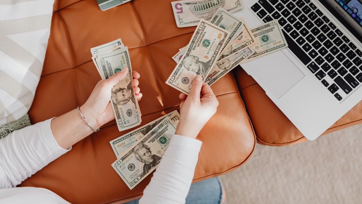 BLavenderMP's tweet photo. Why Your Spending Habits Matter More Than Your Income When Buying a Home: Many people believe that earning a higher income automatically makes buying a home easier. While income certainly plays an important role, it is only part of the equation. How you… https://t.co/fuHbecyG0J https://t.co/H9cy0ZMCyd
