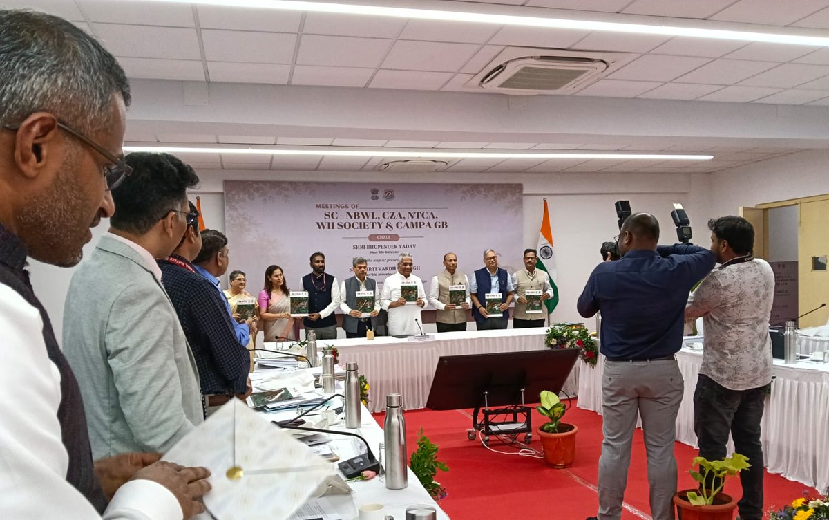 BNHSIndia's tweet photo. Annual Progress of JCBC Presented at Central Zoo Authority Meeting
📍 Venue: Coimbatore
📅 Date: 9 July 2026
#BNHS #JCBC #VultureConservation #CentralZooAuthority #WildlifeConservation #Biodiversity #ConservationBreeding #Environment #NatureConservation #India https://t.co/RN8Y42NKh3