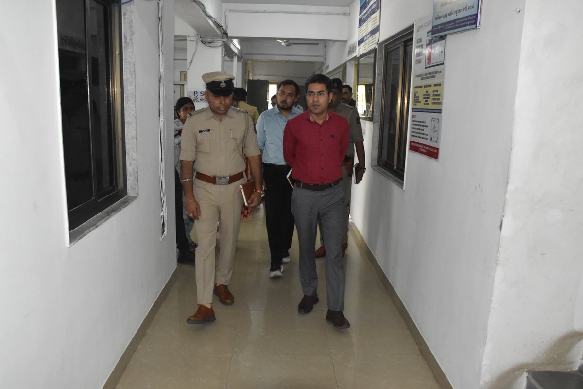Collector & DM, Navsari tweet media