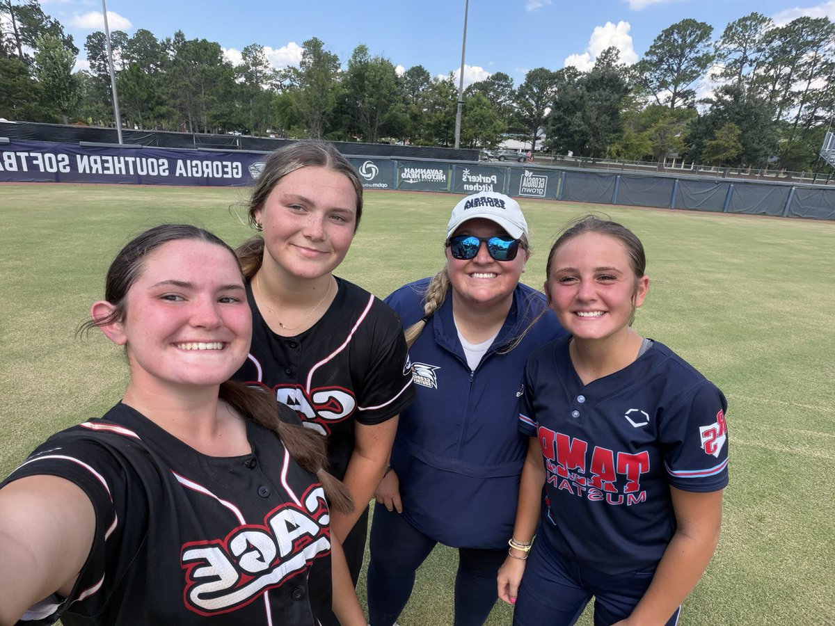 Carson_Yarbro5's tweet photo. Thank you Georgia Southern for hosting a great softball camp! @CoachPerkinsSB @RadkeCortney @kennedykrull_ @GSAthletics_SB @TMDaddis2013 https://t.co/0CRKL61PtF