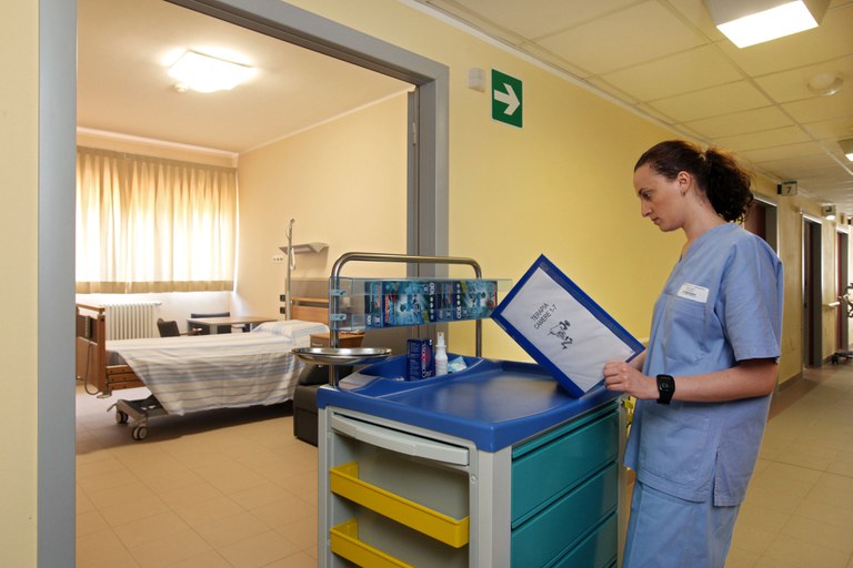 RegioneER's tweet photo. #Sanità. Aumenta l’impegno della Regione per i pazienti ricoverati negli hospice: adeguata la tariffa di degenza giornaliera da riconoscere alle strutture per le Cure palliative, che sale da 230 a 268 euro. La #notizia 👉 https://t.co/AFJjZ0PcRU https://t.co/701mslRJvP