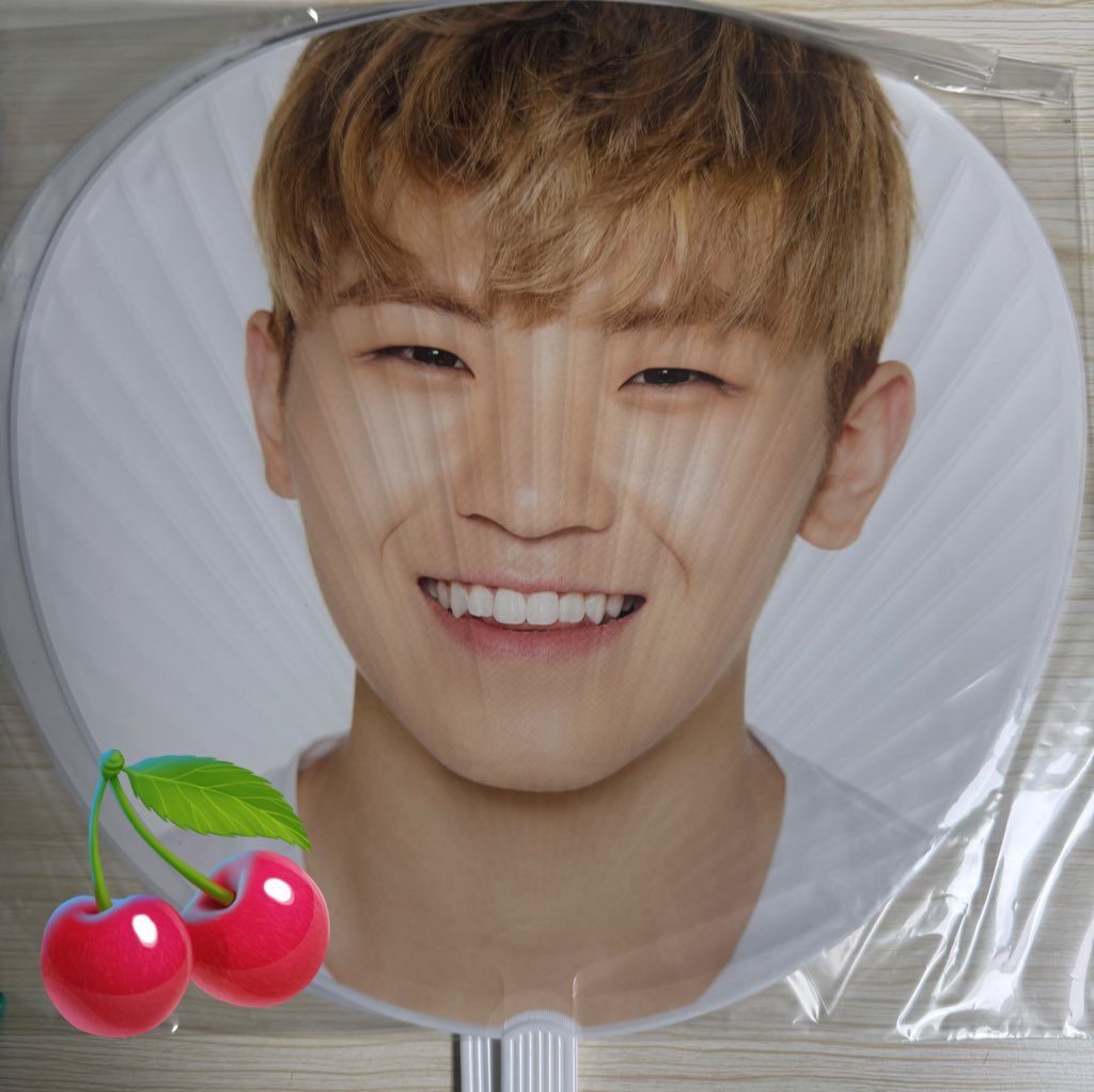 lv94210's tweet photo. 세븐틴 우지 콘서트 투어 우치와 이미지피켓 SVT WOOZI TOUR MD 엠디 굿즈 양도 판매 sell

비닐 O 미개봉 새제품
각 1.0 

#세븐틴 #SEVENTEEN #캐럿 #CARAT #우지 #WOOZI #ウジ #이지훈 #판매 #양도 https://t.co/P9cBDpaQA3