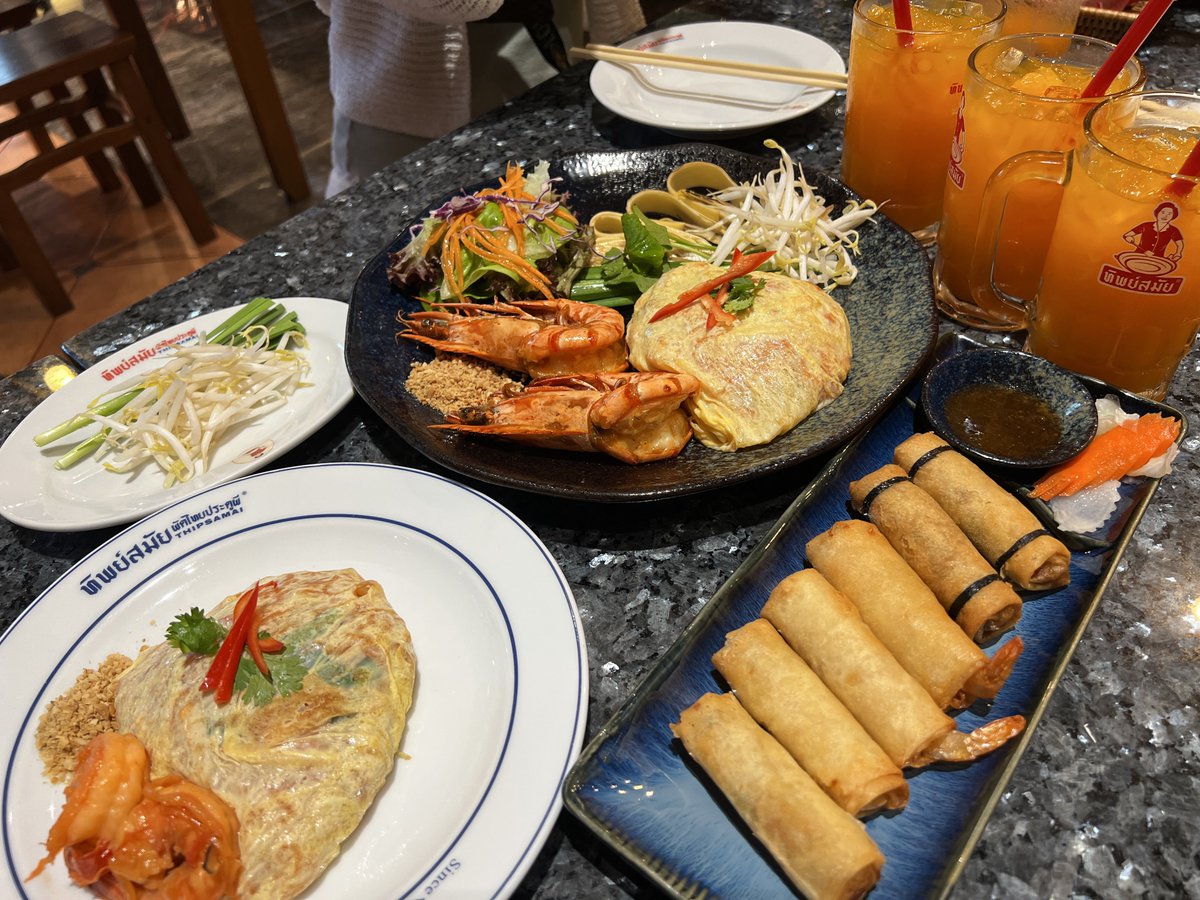 ruby_luv__'s tweet photo. 디훈내일방콕공연이어서 나도오랜만에 갤러리열어서 방콕여행사진구경햇다 더운거정말싫어하는데 더운나라로여행다니는건조음 여행조아~~~~~ 또뱅기타고싶 https://t.co/9kLIHZFbRb