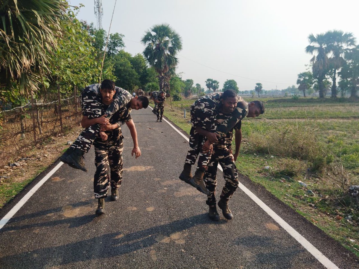 29BnSSB_INDIA's tweet photo. 29 वाहिनी स.सी.बल, गया जी में नव-स्थानांतरित बलकार्मिकों के लिए आयोजित पूर्व तैनाती प्रशिक्षण (Pre-Induction Training - PIT) के अंतर्गत कार्मिकों को विभिन्न प्रकार के शारीरिक अभ्यास, सामरिक प्रशिक्षण एवं फिटनेस गतिविधियों का प्रशिक्षण प्रदान किया गया। https://t.co/MaDfPyEU7e