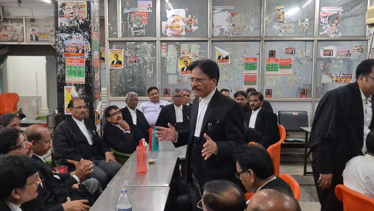 Dwivedi_AUSU's tweet photo. संगठन की मजबूती, न्याय की आवाज़ और जनहित के संकल्प के साथ!
आज कांग्रेस लीगल सेल के साथियों के साथ 13 जुलाई को माननीय राजेन्द्र पाल गौतम जी के प्रयागराज दौरे की तैयारियों को लेकर महत्वपूर्ण बैठक सम्पन्न हुई।
एकजुट हैं, तैयार हैं।
#LegalCell #Prayagraj #RajendraPalGautam #congress https://t.co/dmDUDQxwnv