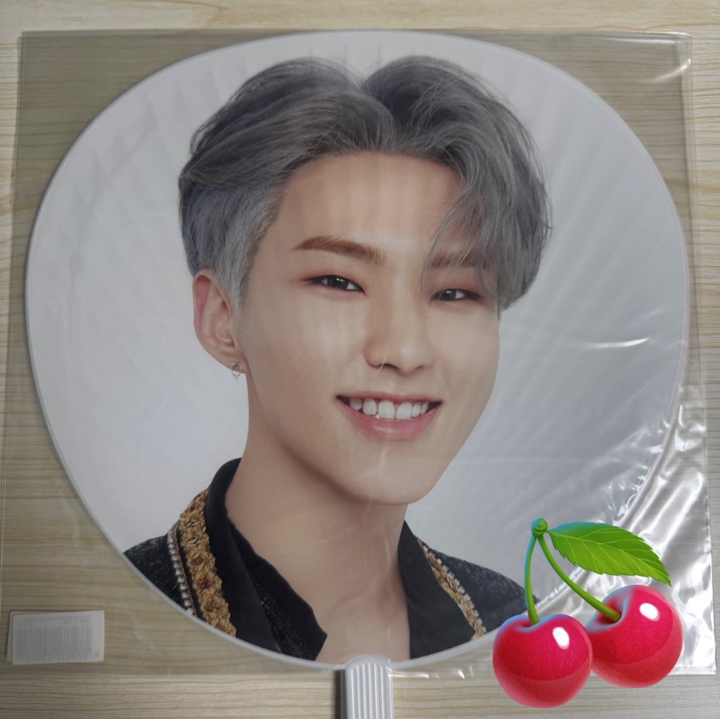 lv94210's tweet photo. 세븐틴 호시 콘서트 투어 우치와 이미지피켓 SVT HOSHI TOUR MD 굿즈 양도 판매 sell

비닐 O 미개봉
각 1.0 일괄 2.5
우치와 커버 0.5

#세븐틴 #SEVENTEEN #SVT #캐럿 #CARAT #호시 #HOSHI #ホシ #권순영 #판매 #양도 https://t.co/LNiiPEHNbi