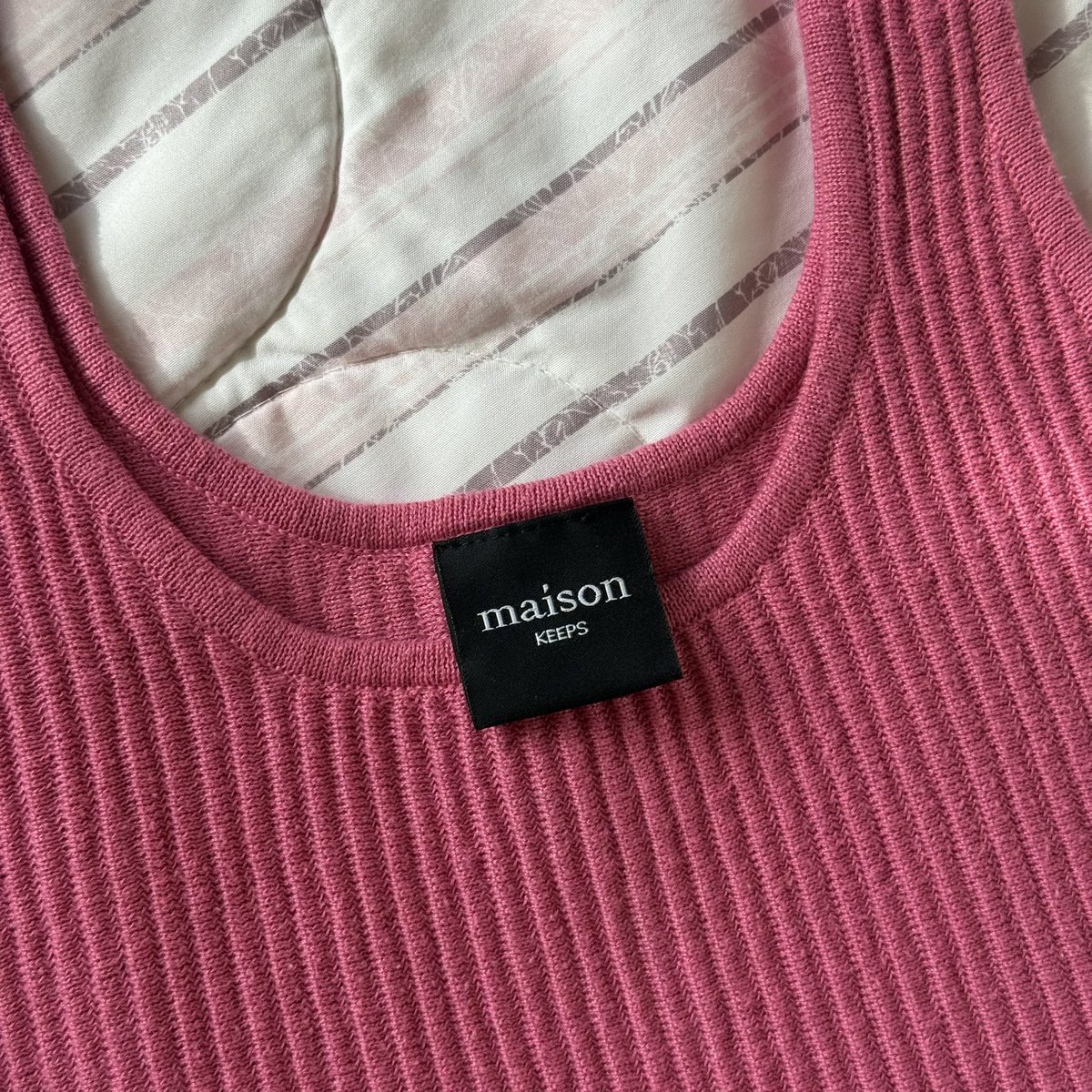usedbyarin's tweet photo. ส่งต่อชมพู maison KEEPS รุ่น Em Cropped Knitted Tank 🐰เสื้อกล้ามครอปไหมพรม

🧺สีชมพู | one size

🎀price : 350.- รวมส่งให้คับ
(limited ตอนนี้ในช้อป sold out แล้ว)

#ส่งต่อเสื้อผ้า #ส่งต่อเสื้อผ้ามือ2 #ส่งต่อduex #ส่งต่อstylistshop #vghbkk #ส่งต่อmaison #maisonkeeps https://t.co/uOYBXWtPjj