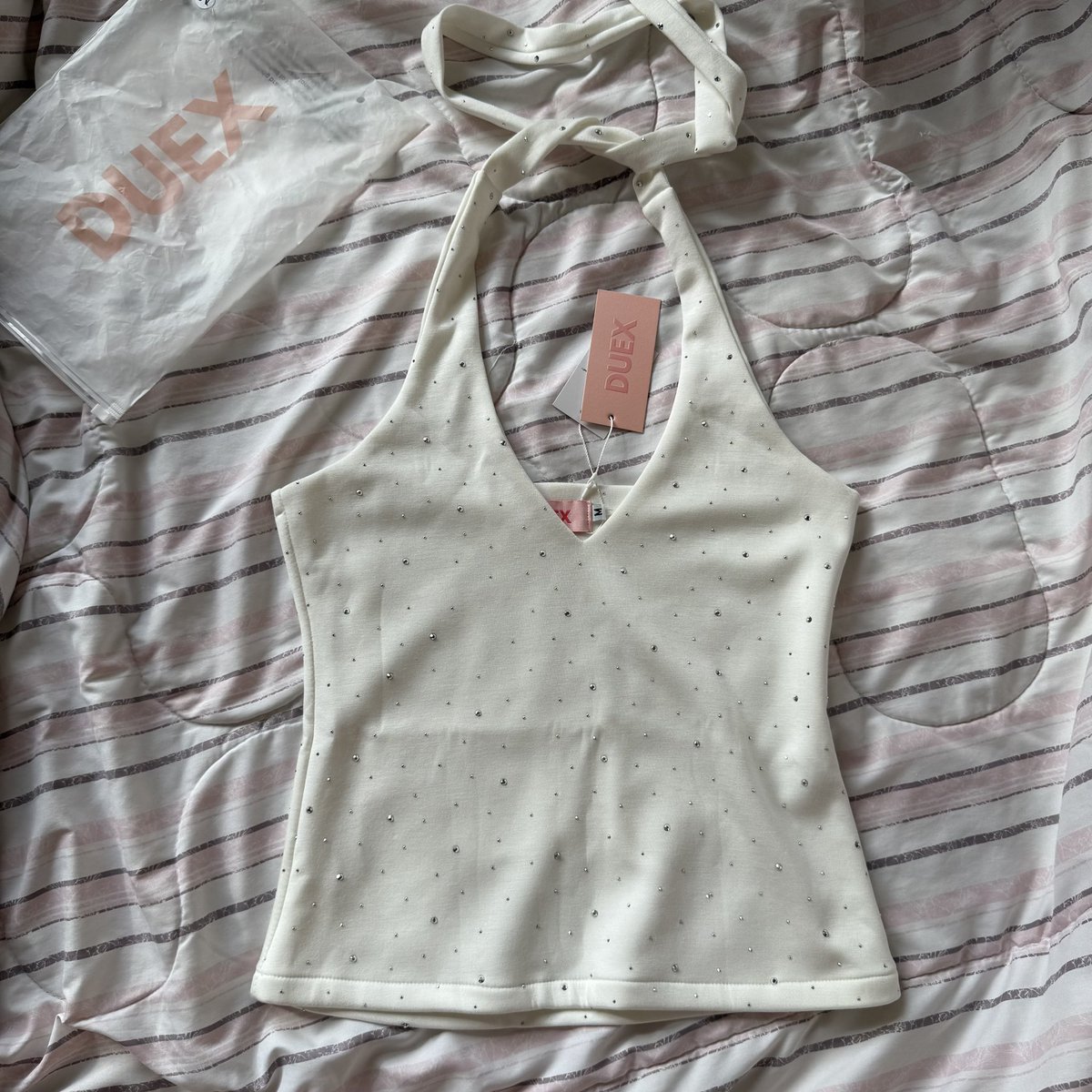 usedbyarin's tweet photo. ส่งต่อ duex gigi halter top {new in pack}🐰 เสื้อผูกคอ เพชรครบหมดไม่มีหลุด

🧺สีขาว / size ML อก34-37” เอวถึง31“

🎀price : 350.- (from 550฿)

#ส่งต่อเสื้อผ้า #ส่งต่อเสื้อผ้ามือ2 #ส่งต่อduex #ส่งต่อstylistshop #vghbkk #เสื้อผ้ามือสอง #ส่งต่อsister #ส่งต่อcintage #ส่งต่อshewear https://t.co/ARrLqPOZlM