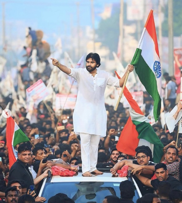 VBalashowry's tweet photo. నేడు ఆంధ్రప్రదేశ్ రాజకీయాలను గమనిస్తే ఒక విషయం స్పష్టంగా కనిపిస్తోంది... రాజకీయ చర్చలు క్రమంగా ఒక వ్యక్తి చుట్టూనే కేంద్రీకృతమవుతున్నాయి  ఆయనే @PawanKalyan  గారు.

ఒకవైపు ఆయన నాయకత్వం, సనాతన భారతీయ విలువల పరిరక్షణ, జాతీయ దృక్పథం, అవినీతి నిర్మూలన, సుపరిపాలన, కూటమి రాజకీయాల్లో సమన్వయం, రాష్ట్ర అభివృద్ధిపై ఆయన చూపిస్తున్న నిబద్ధత ప్రజల్లో చర్చకు వస్తోంది.

జవాబుదారీతనం, అభివృద్ధి, దీర్ఘకాలిక సంస్కరణలపై దృష్టి సారించిన కొత్త తరహా నాయకత్వానికి పవన్ కళ్యాణ్ గారు ప్రతినిధిగా నిలబడుతున్నారు అనేది మనకు స్పష్టంగా కనిపిస్తున్నది. 

దానిని నిర్వీర్యం చేయడానికి ప్రతిపక్షం ఏకధాటిగా అయన వ్యక్తిత్వంపై బురదజల్లుతూ సోషల్ మీడియా ద్వారా నిత్యం విషం చిమ్ముతుంది.  ప్రశ్న జోసెఫ్‌ను అడ్డుపెట్టుకుని శ్రీ పవన్ కళ్యాణ్ గారిపై వ్యక్తిగత దూషణలు, అసభ్య ప్రచారం చేసిన వారిపై చట్టపరమైన చర్యలు ప్రారంభమయ్యాయి. తీగ లాగితే డొంక కదిలినట్లుగా, అసత్య ప్రచారం వెనుక ఉన్న వాస్తవాలు ఒక్కొక్కటిగా వెలుగులోకి వస్తున్నాయి. మరో ప్రక్క సుగాలి ప్రీతి తల్లి తనకు అండగా నిలిచిన పవన్ గారిపై కేసువేయడంతో సమాజం అసహ్యించుకుంటుంది.

ఇలాంటి విమర్శలు, దుష్ప్రచారాలు ఆయనను బలహీనపరచడం లేదు... మహాశిల్పాన్ని తీర్చిదిద్దే ఉలి దెబ్బల్లా, పవన్ కళ్యాణ్ గారి నాయకత్వాన్ని మరింత దృఢంగా, ప్రజల విశ్వాసానికి మరింత చేరువ చేస్తున్నాయి.

దేశాన్ని ప్రేమించే నాయకులను విమర్శించడం సులభం... కానీ వారి ఆలోచనల స్థాయిని అర్థం చేసుకోవడం అందరికీ సాధ్యం కాదు.

శ్రీ పవన్ కళ్యాణ్ గారు కేవలం ఒక రాజకీయ పార్టీ అధ్యక్షుడు కాదు... దేశ ప్రయోజనాలను రాజకీయాలకు మించి భావించే జాతీయవాది. అందుకే నేడు ఆయన ప్రతి మాట, ప్రతి నిర్ణయం దేశవ్యాప్తంగా చర్చనీయాంశంగా మారుతోంది.

2009లోనే తెలంగాణ ప్రజల ప్రజాస్వామ్య ఆకాంక్షలకు మద్దతు తెలిపిన నాయకుడు... నేడు ప్రధానమంత్రి శ్రీ నరేంద్ర మోదీ గారి పిలుపు మేరకు దేశంలోని పలు రాష్ట్రాల్లో ఎన్డీఏ విజయానికి ప్రచారం చేసిన జాతీయ స్థాయి నాయకుడు.

అందుకే కొందరు ఆయనను కులం, ప్రాంతం, మతం అనే సంకుచిత కోణాల్లో చూపించే ప్రయత్నం చేస్తున్నారు. కానీ పవన్ కళ్యాణ్ గారి రాజకీయాలు కులం కోసం కాదు... దేశం కోసం. అధికారం కోసం కాదు... ప్రజల భవిష్యత్తు కోసం.

జాతీయ సమైక్యత, సనాతన భారతీయ విలువలు, సామాజిక న్యాయం, ప్రజాస్వామ్య పరిరక్షణ... ఇవే ఆయన రాజకీయాల పునాదులు.

వ్యక్తిగత విమర్శలు ఒక నాయకుడి స్థాయిని తగ్గించలేవు... ప్రజల విశ్వాసమే నాయకుడి నిజమైన బలం.

దేశాన్ని విభజించే రాజకీయాలు కాదు... దేశాన్ని కలిపే నాయకత్వమే నేటి భారతదేశానికి అవసరం.

ఇటీవలి కాలంలో  రాజకీయ చర్చ పార్టీల చుట్టూ కాకుండా, క్రమంగా పవన్ కళ్యాణ్ గారి చుట్టూనే తిరిగే పరిస్థితి ఏర్పడుతోంది. ఒకవైపు ఆయనను రాష్ట్ర రాజకీయాల్లో మార్పు తీసుకువస్తున్న నాయకుడిగా ప్రజలు చూస్తుంటే, మరోవైపు ఆయన నాయకత్వాన్ని బలహీనపరచడానికి కుట్రలు చేస్తూ ప్రతిపక్షం తన రాజకీయ అజ్ఞానాన్ని ప్రదర్శిస్తుంది.

ఈ పరిస్థితి కొనసాగితే, రాబోయే ఎన్నికలు రెండు భిన్నమైన కథనాల మధ్య పోరుగా మారే అవకాశం ఉంది. జాతీయ సమైక్యతను దేశాభివృద్ధిని కాంక్షించే వారు ఒకపక్కన నిలిస్తే , మరోవైపు జాతీయ భావనను బలహీనపరుస్తూ దేశాన్ని విచ్చిన్నం చేస్తున్న వారు మరో వైపు ఉండగా ఇటువంటి  పరిస్థితిలో తుది తీర్పు ప్రజలదే. ప్రభుత్వ పనితీరు, ప్రతిపక్ష కుట్రలు గమనించి  రాష్ట్ర భవిష్యత్తుకు కూటమి ప్రభుత్వానికి మద్దతుని కొనసాగిస్తూ ప్రజలు పవన్ కళ్యాణ్ గారికి తప్పకుండా  అండగా నిలుస్తారు. 

ప్రజాస్వామ్యంలో చివరి మాట ప్రజలదే. వ్యక్తిగత విమర్శలు కాదు... పనితీరు, అభివృద్ధి, ప్రజల విశ్వాసమే నాయకత్వానికి నిజమైన కొలమానం.

— వల్లభనేని బాలశౌరి
మచిలీపట్నం పార్లమెంట్ సభ్యులు

@JanaSenaParty @PawanKalyan 
#VallabhaneniBalashowry
#Janasenaparty