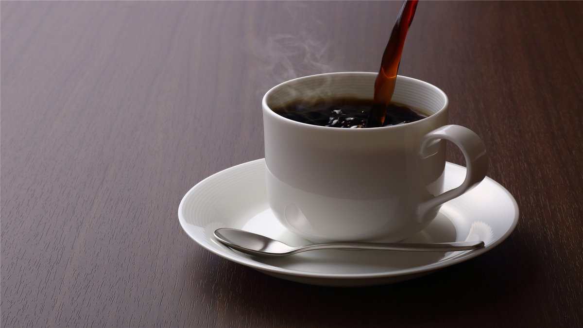 Cassandra927's tweet photo. Just tested the new smart coffee mug that keeps your drink perfect temp for 6hrs—game-changer for my early mornings! No more lukewarm sips, just smooth coffee every time. #NewGadgetVibes https://t.co/yKfhkODPxA
