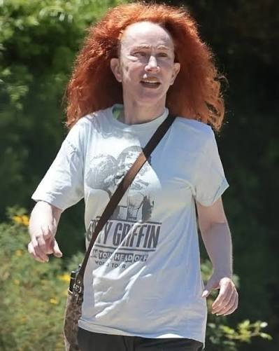 1DEHuCKA's tweet photo. @nypost She is HOT 🤣🤣🤣🤣 https://t.co/03T51qtgCc