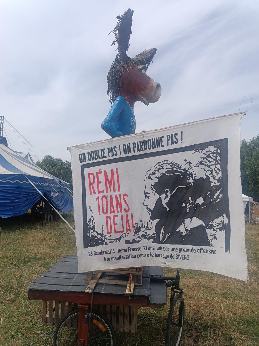 OffensiveEco's tweet photo. Bien installés au Méga Village de @lessoulevements  contre le canal Seine-Nord Europe !

- Méga Village : Villers-au-Tertre (entre Cambrai et Douai)
- Méga Manif : demain midi, à Oisy-le-Verger
- Table ronde sur le communalisme : dimanche à 9h au village

Venez nombreuses ! https://t.co/yQfVAKT8nE