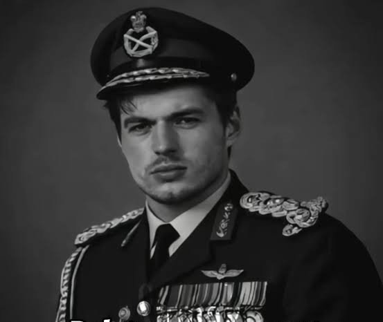 am27852's tweet photo. This is how Lewis Hamilton fans see Max Verstappen. https://t.co/SttnljSxW7
