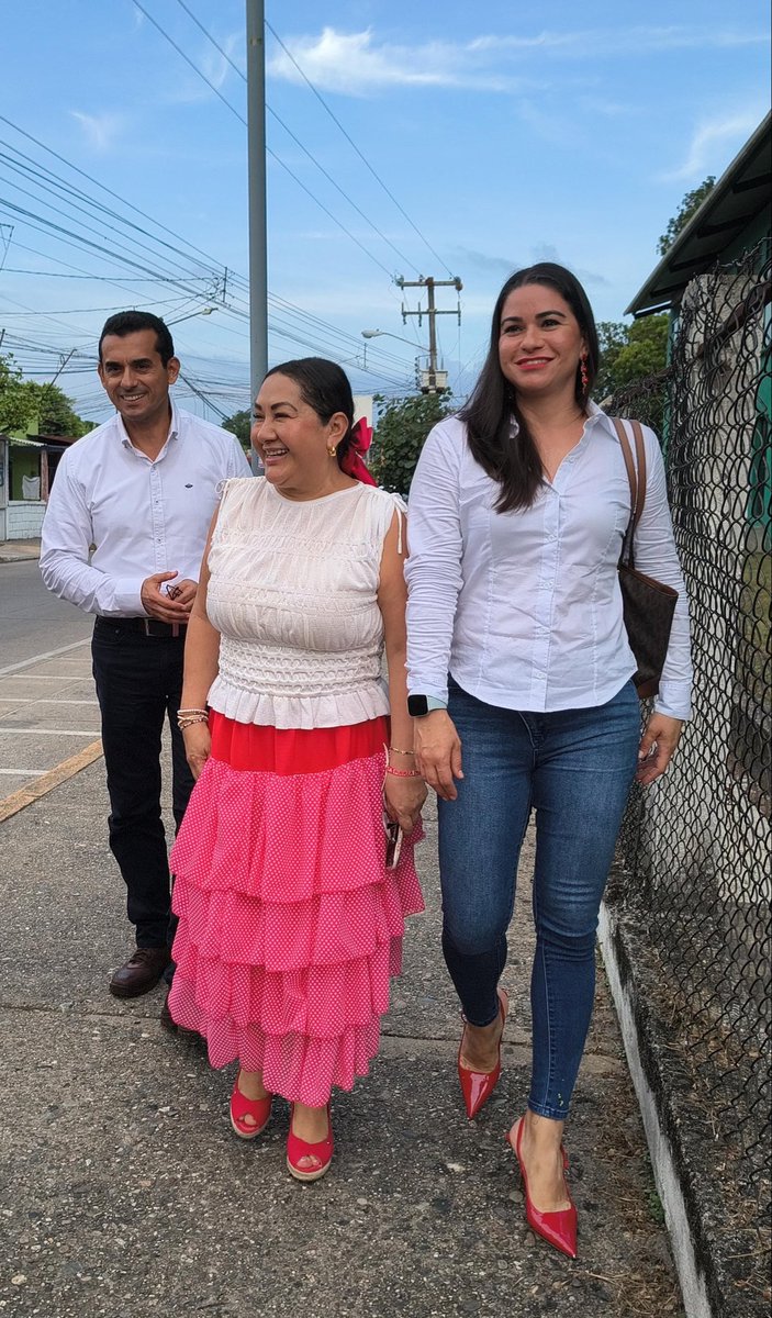 PETEOOAX's tweet photo. 🔴⚪ ¡La Ola Grana Cochinilla sigue avanzando! ❤️🤍

El día de hoy, nuestra Presidenta del Partido de la Transformación Oaxaqueña, Salomé Martínez, sostuvo una reunión de trabajo con el Coordinador Territorial David Fridstein Flores y el Comité Municipal de San Juan Bautista Tuxtepec, reafirmando el compromiso de seguir fortaleciendo la organización y la unidad de nuestro movimiento.

Con diálogo, cercanía y trabajo en equipo, continuamos consolidando un partido fuerte, cercano a la gente y preparado para transformar Oaxaca.

#LaOlaGranaCochinilla #TransformaciónOaxaqueña #UnidadYOrganización #SomosLaFuerzaDeLaTransformación #SomosLaFuerzaDeLaTransformación
#LaFuerzaDelCambioVerdadero

@SalomeMtzS