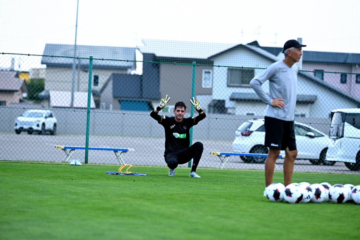 TokyoVerdySTAFF's tweet photo. ✌️✌️

背番号1 #マテウス 🧤

#北斗市トレーニングキャンプ
#verdy #東京ヴェルディ #東京V https://t.co/gmi7i2hjpg