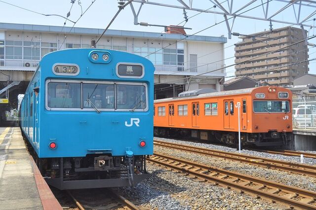 bon7034's tweet photo. 15年前の2011年7月23日の阪和線。とってもカラフル(笑) https://t.co/aP0tTsjop4