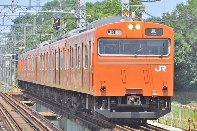 bon7034's tweet photo. 15年前の2011年7月23日の阪和線。とってもカラフル(笑) https://t.co/aP0tTsjop4