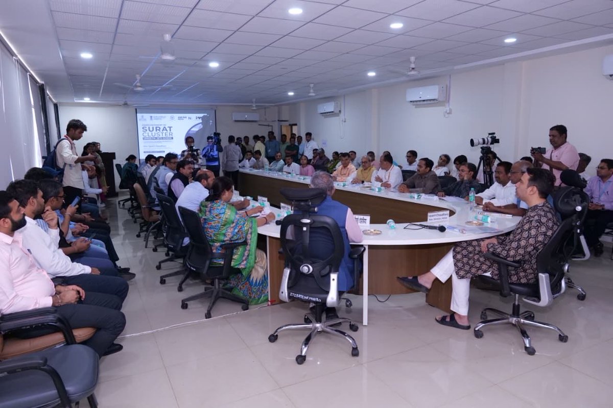 jayantrld's tweet photo. Visited the recently approved #SuratCluster under #PMSETU along with the members of the Consultative Committee on @MSDESkillIndia.

Anchored by @AMNSIndia, this ₹240.17 crore cluster will establish Govt. ITI Surat as the hub, supported by ITIs at Hajira, Bardoli, Sachin and Surat (W), creating a robust network of industry-aligned institutions.

#PMSETU is reimagining our ITIs as world-class centres of excellence where industry, innovation and skilling come together to build a future-ready workforce.