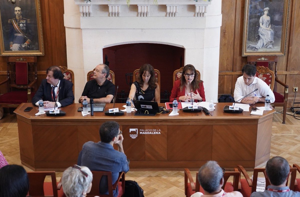 CrisEstevez_UGT's tweet photo. Hemos reclamado en la @UIMP más pedagogía para que los jóvenes conozcan el sistema público de pensiones. 
Entender cómo funciona la Seguridad Social aleja falsos mitos de conflicto y refuerza la confianza en que el sistema también garantizará su futuro laboral y de jubilación. https://t.co/tbshsfN3aQ