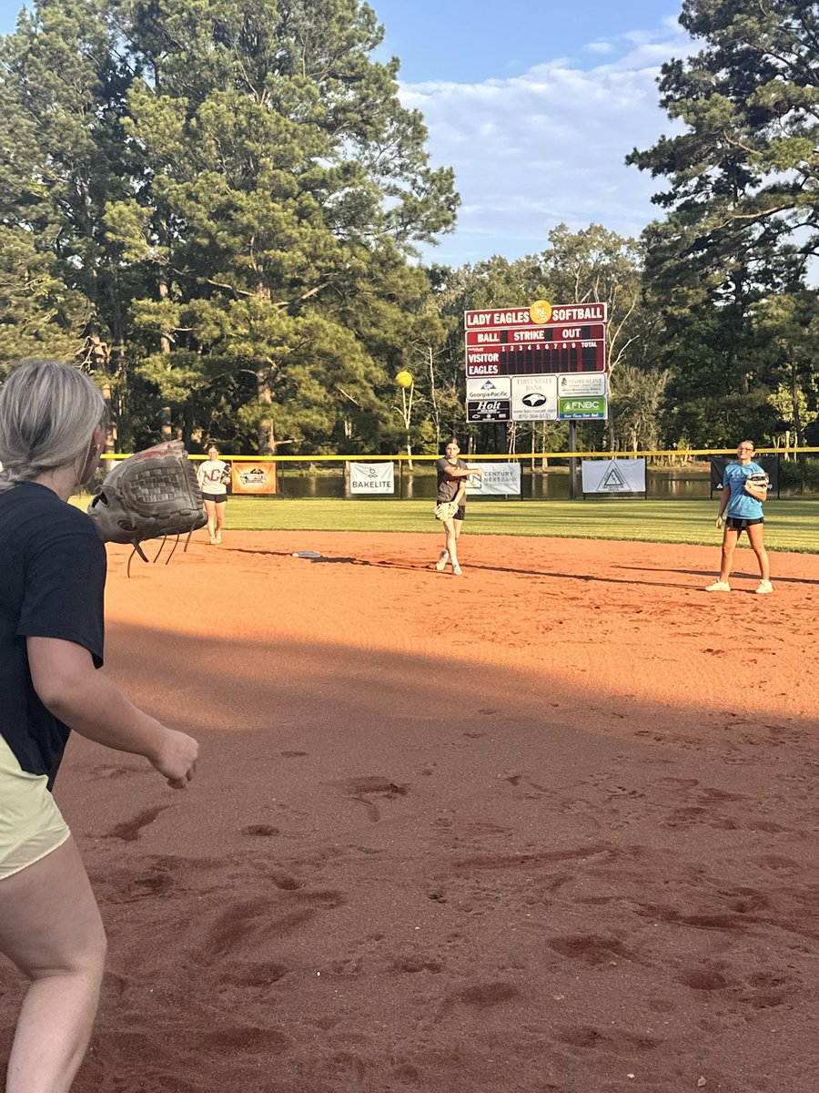 Nataboo_10's tweet photo. Big news! My family moved to Crossett, so I’ll be at Crossett High School this year! I got to meet my new softball team and put in some work this week. 🦅 (That’s me throwing the ball) https://t.co/xwBf2t849x